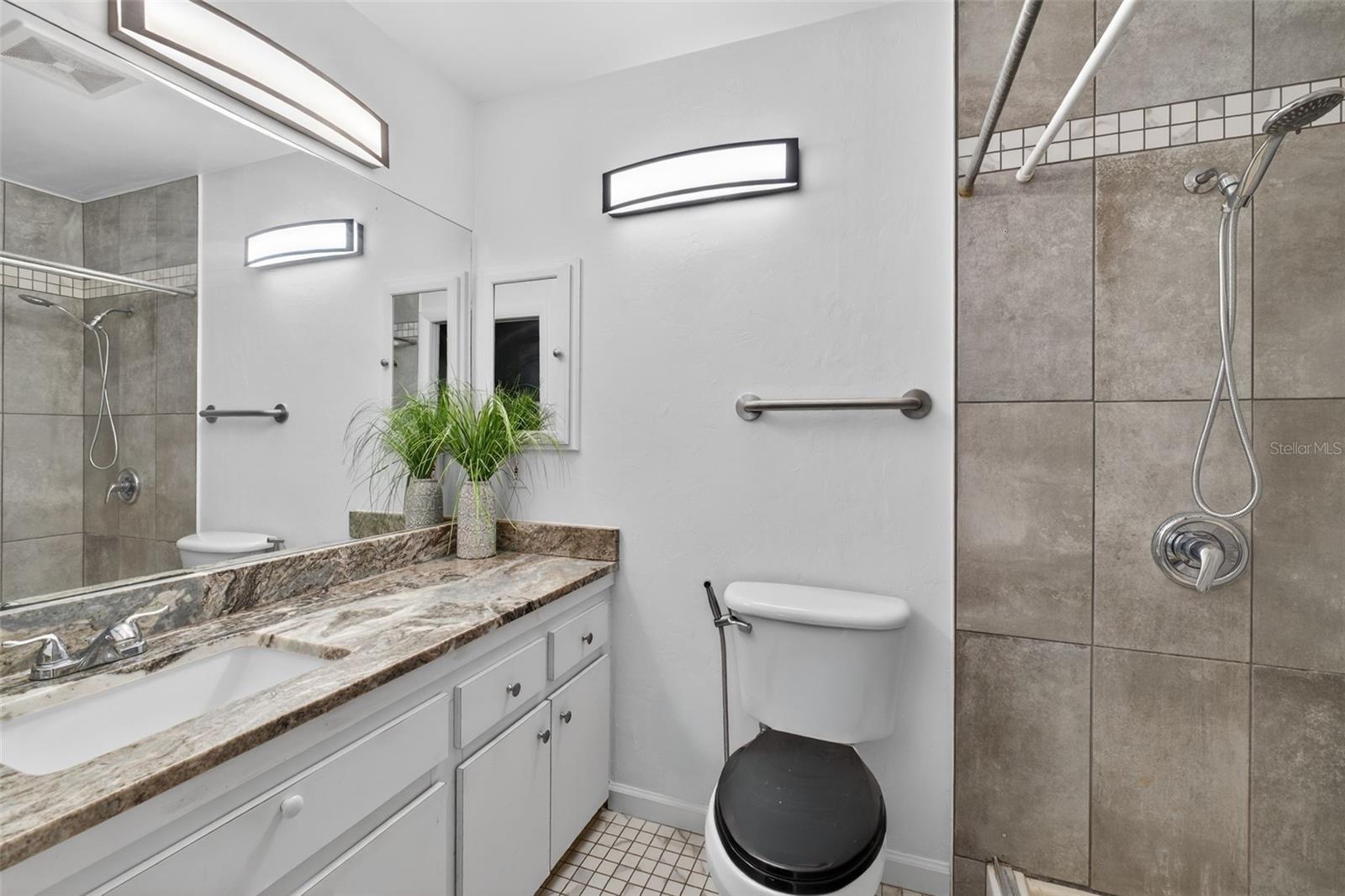 Image 23 of 49 For 1502 Buckeye Road Ne 4