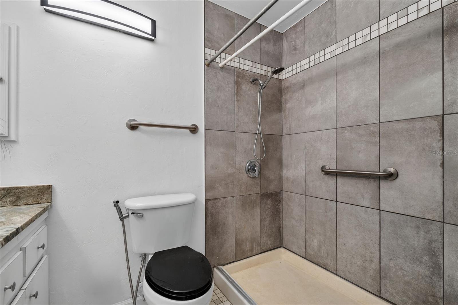 Image 24 of 49 For 1502 Buckeye Road Ne 4