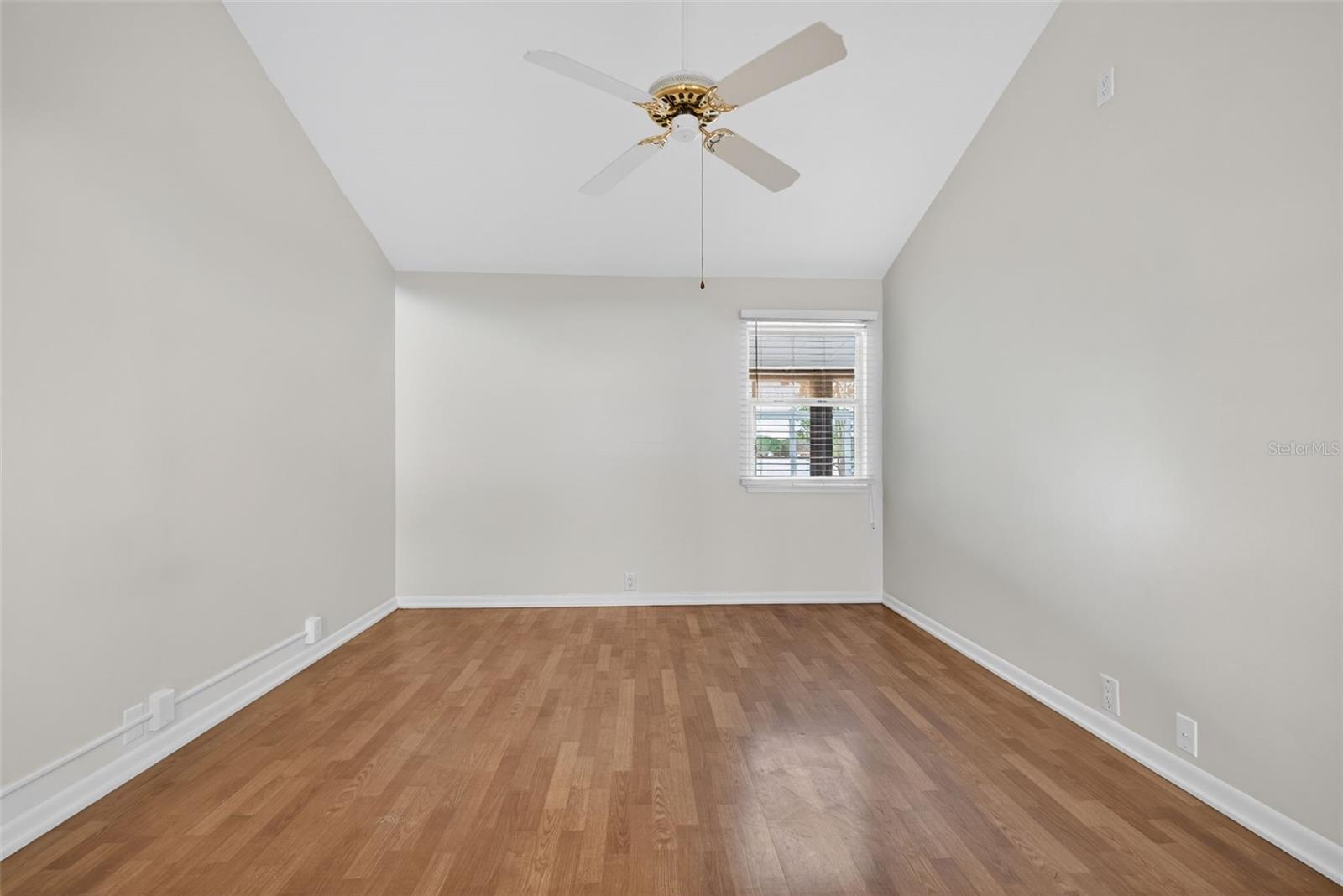 Image 26 of 49 For 1502 Buckeye Road Ne 4