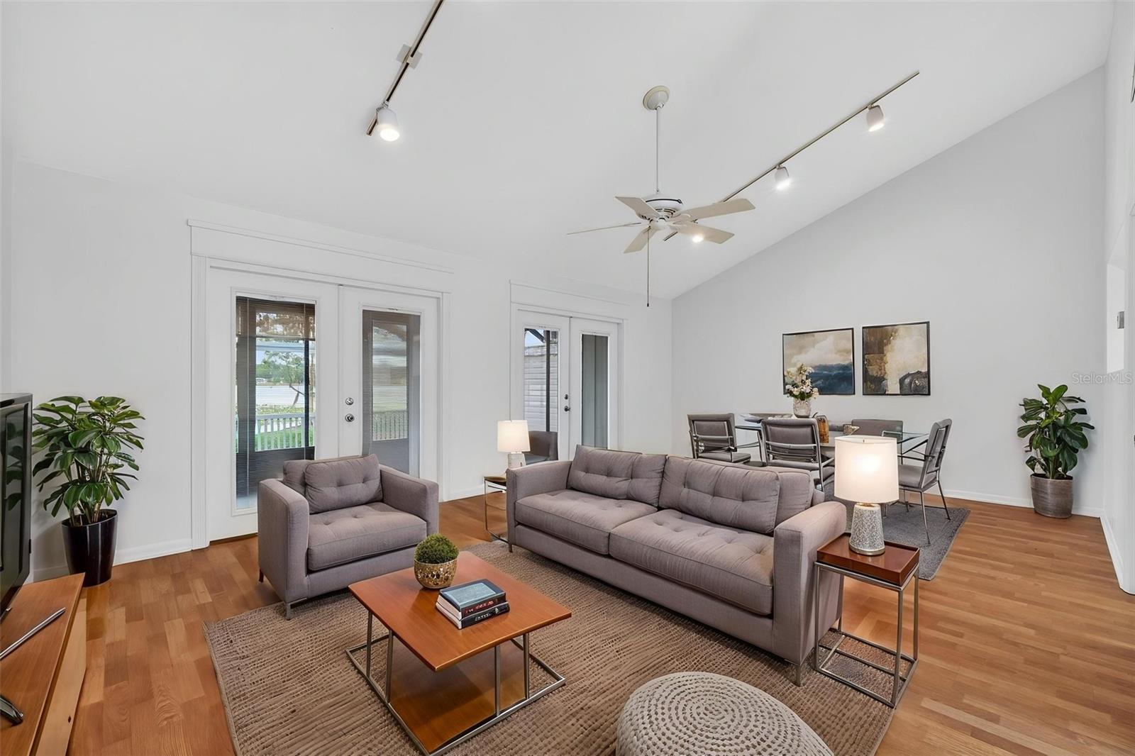 Image 4 of 49 For 1502 Buckeye Road Ne 4