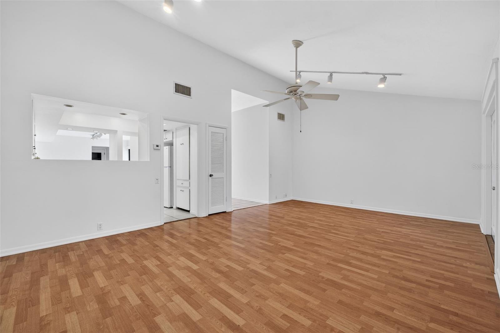 Image 8 of 49 For 1502 Buckeye Road Ne 4