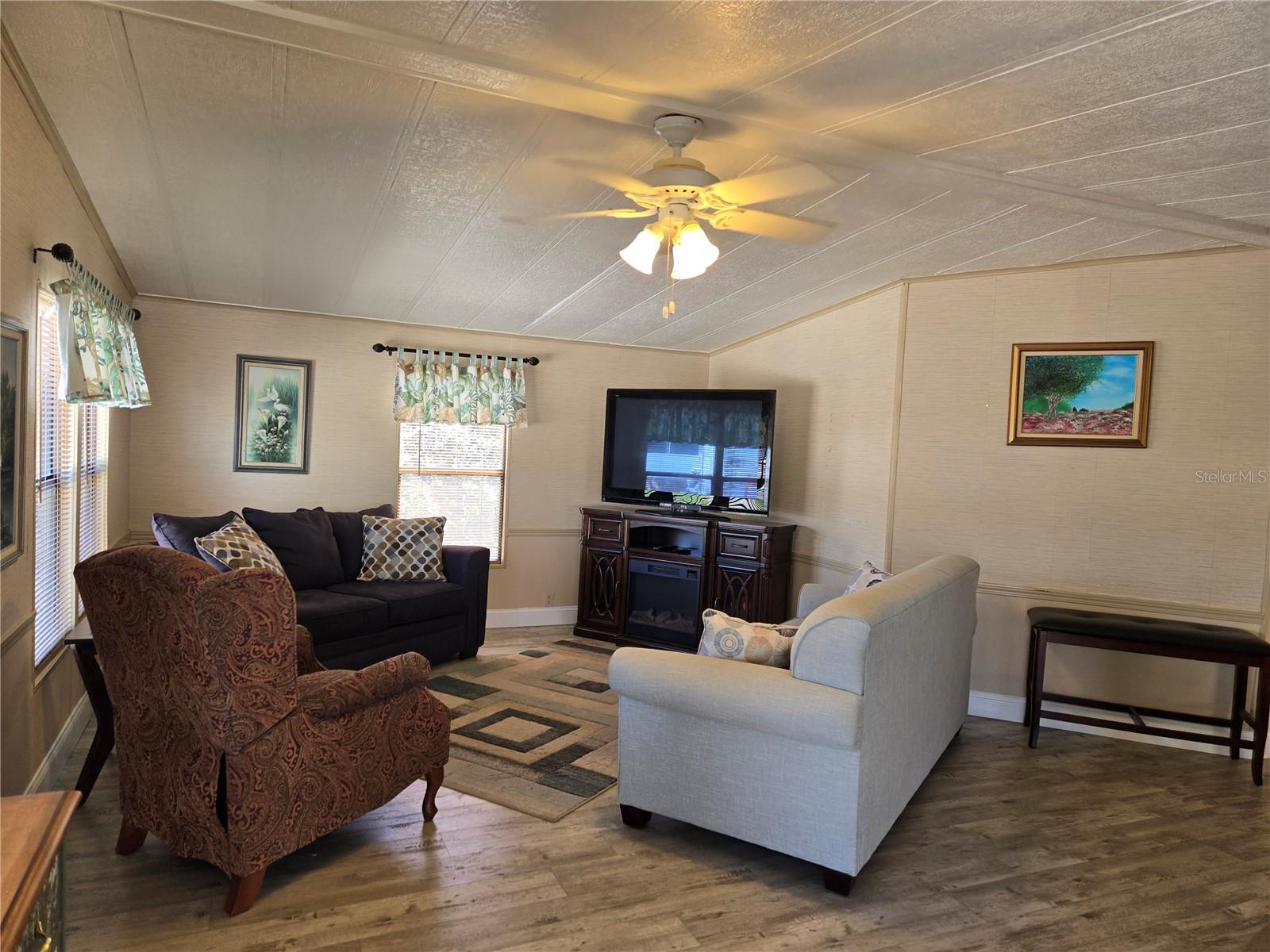 Image 12 of 58 For 7139 Alamanda Boulevard W