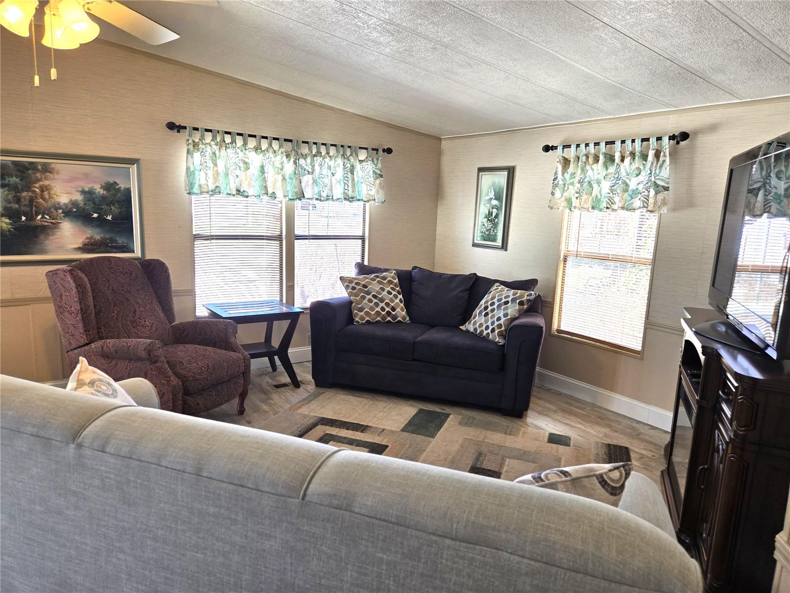 Image 13 of 58 For 7139 Alamanda Boulevard W