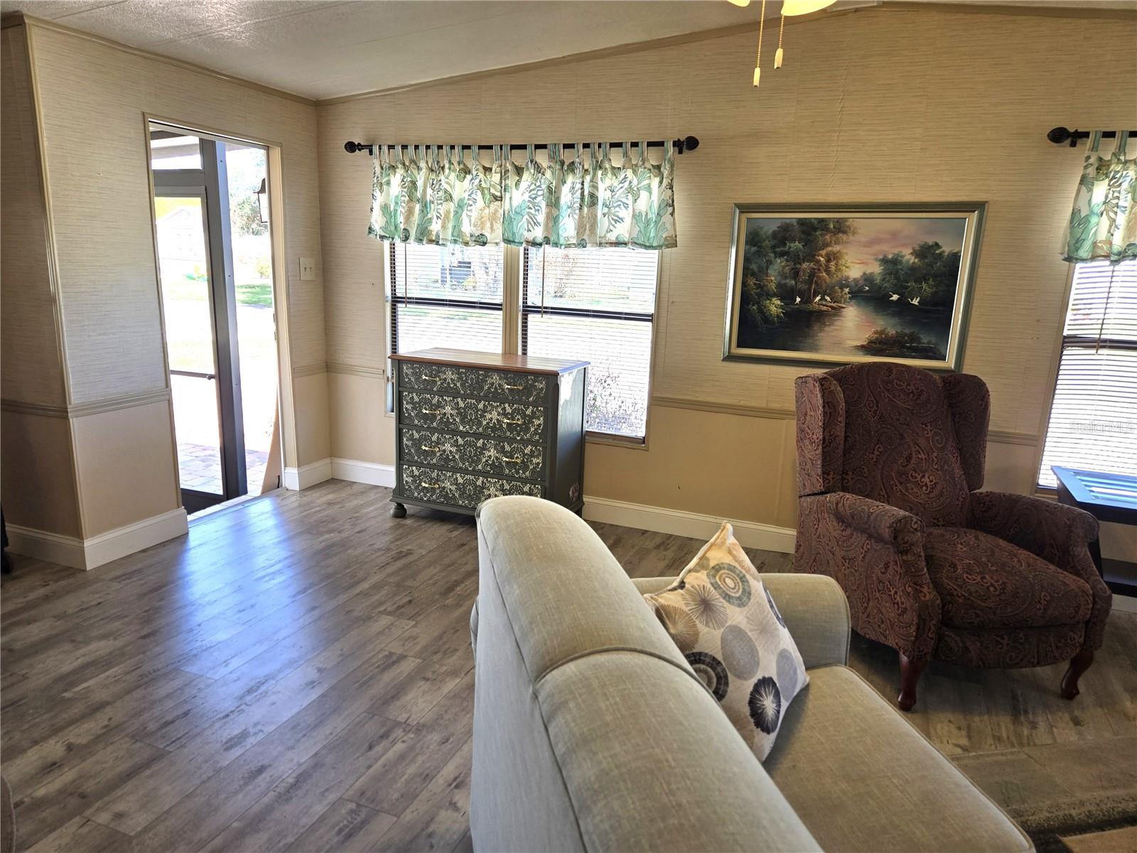 Image 14 of 58 For 7139 Alamanda Boulevard W