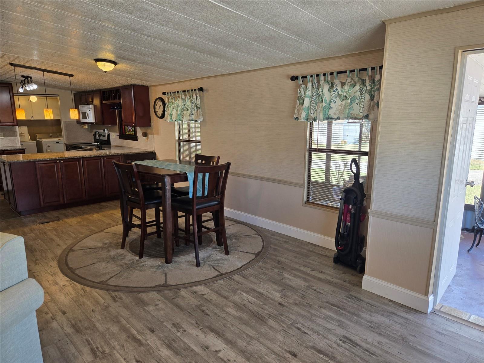 Image 15 of 58 For 7139 Alamanda Boulevard W