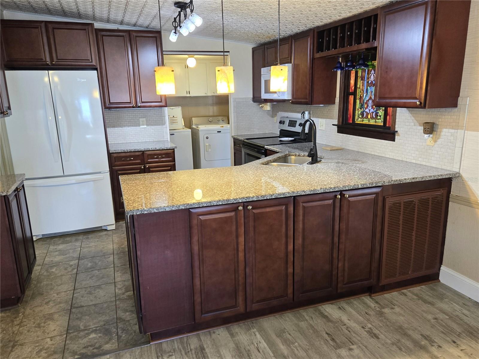 Image 17 of 58 For 7139 Alamanda Boulevard W