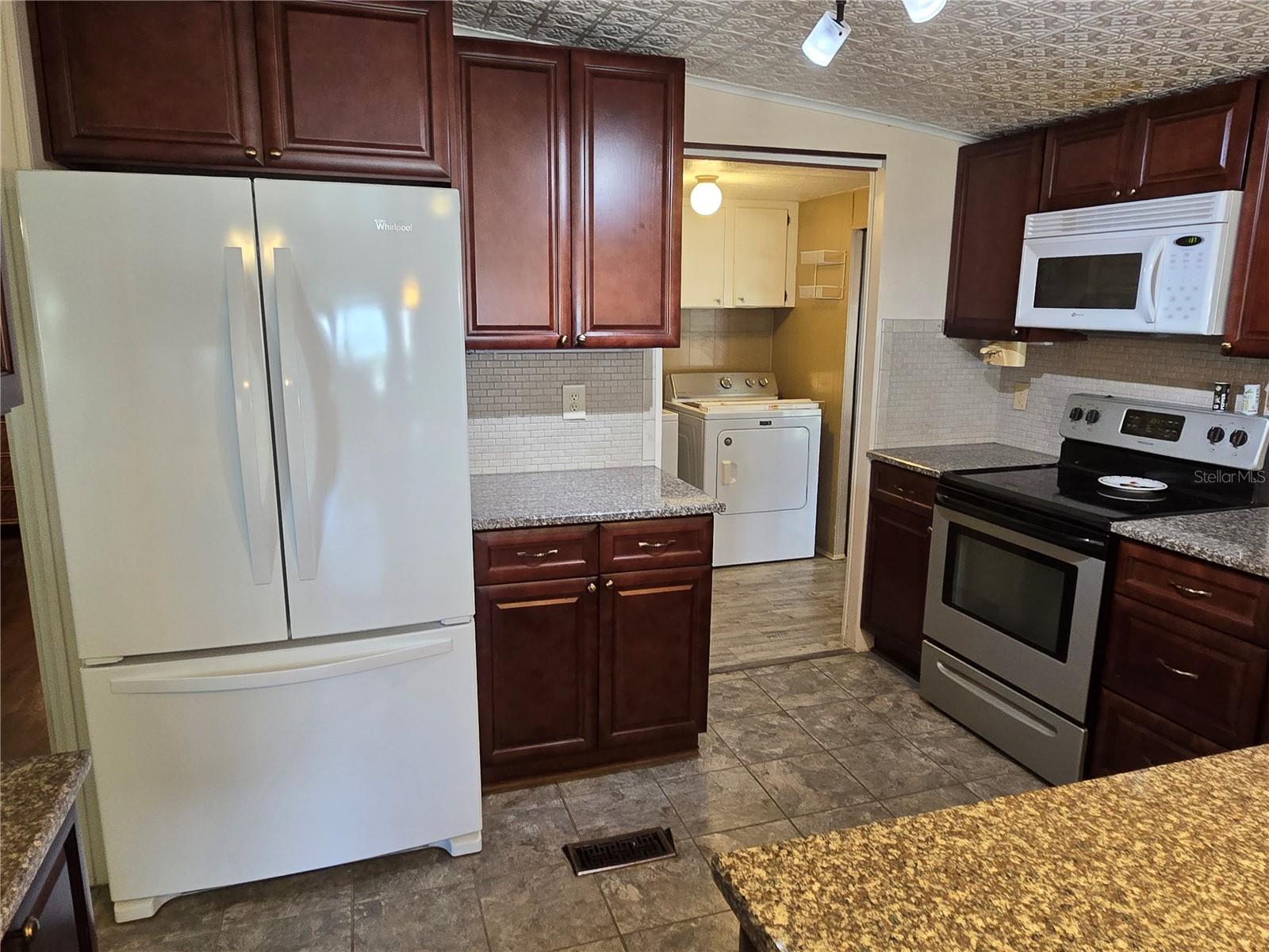 Image 19 of 58 For 7139 Alamanda Boulevard W