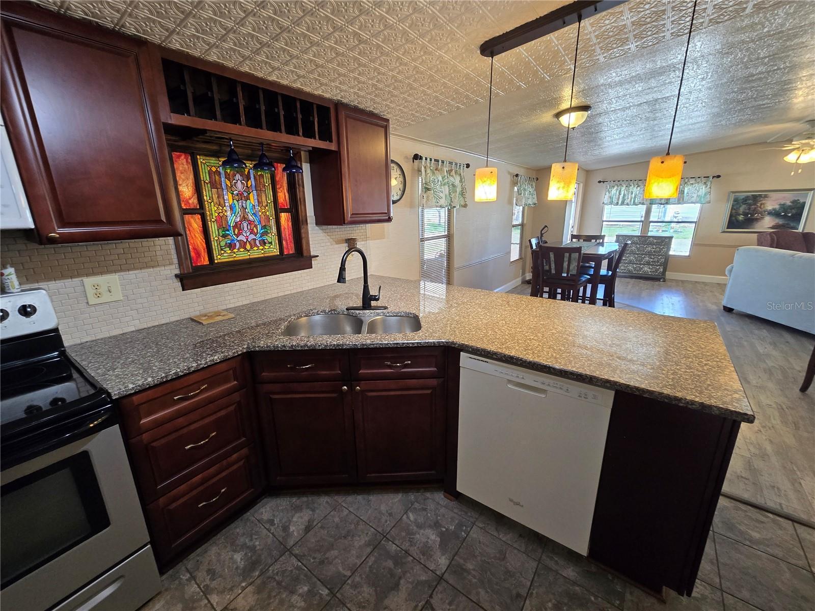 Image 21 of 58 For 7139 Alamanda Boulevard W