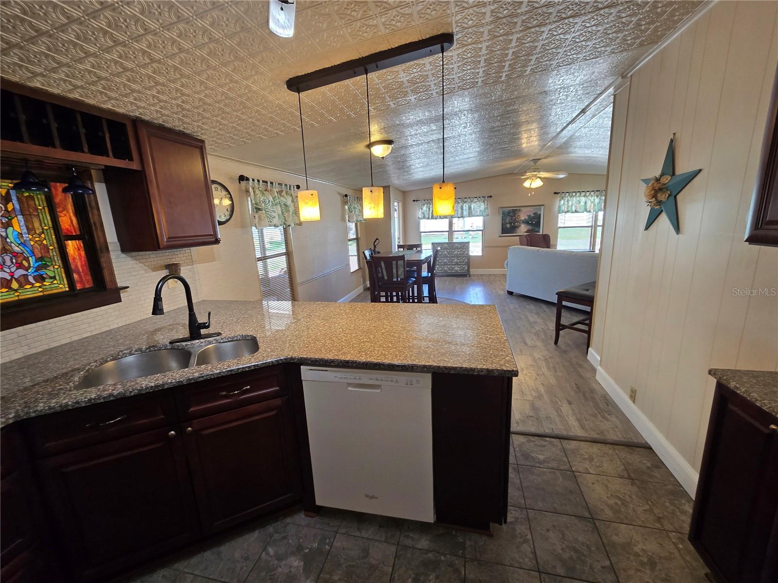 Image 22 of 58 For 7139 Alamanda Boulevard W