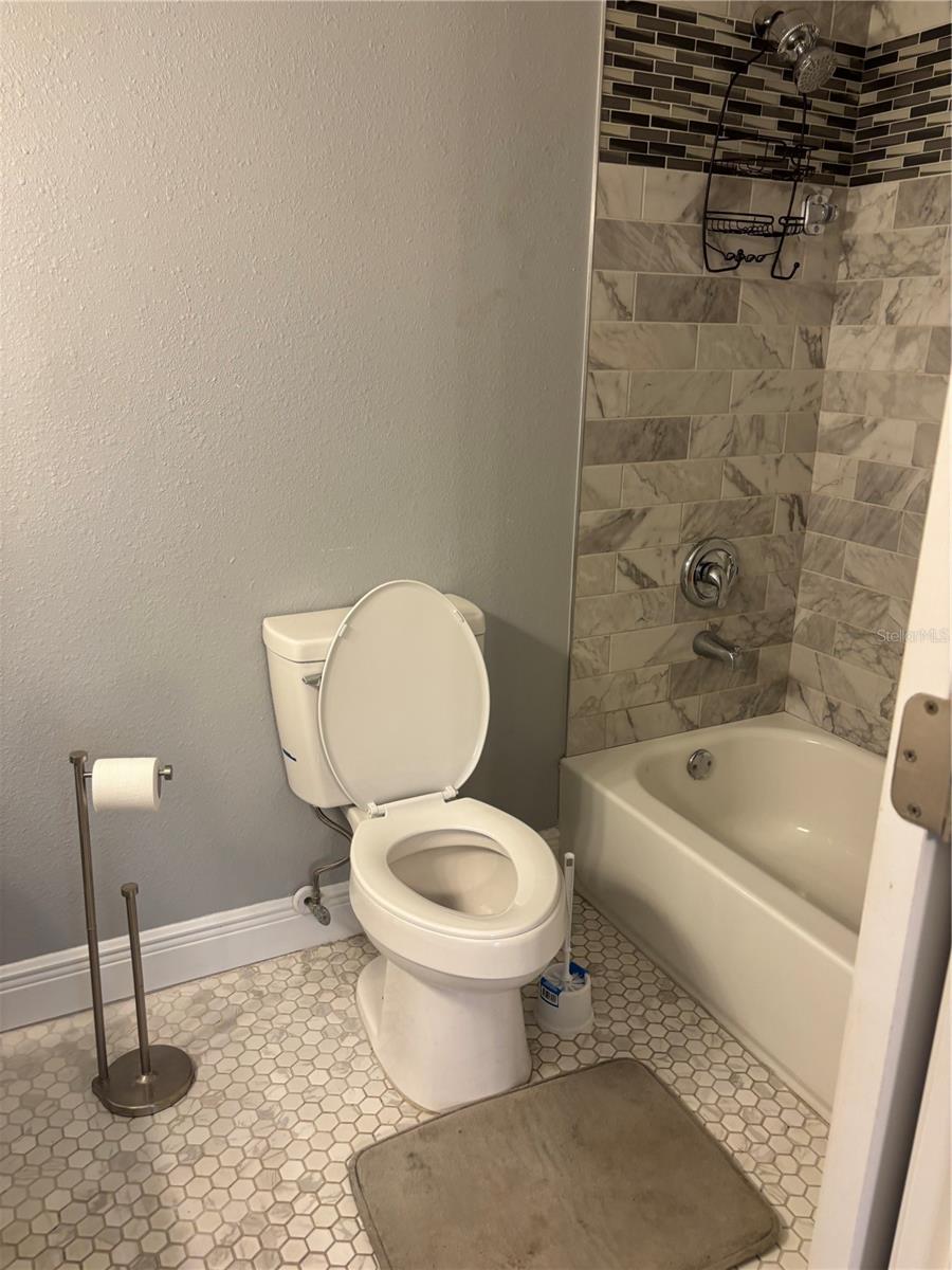 Image 19 of 41 For 2500 21st Street Nw 31