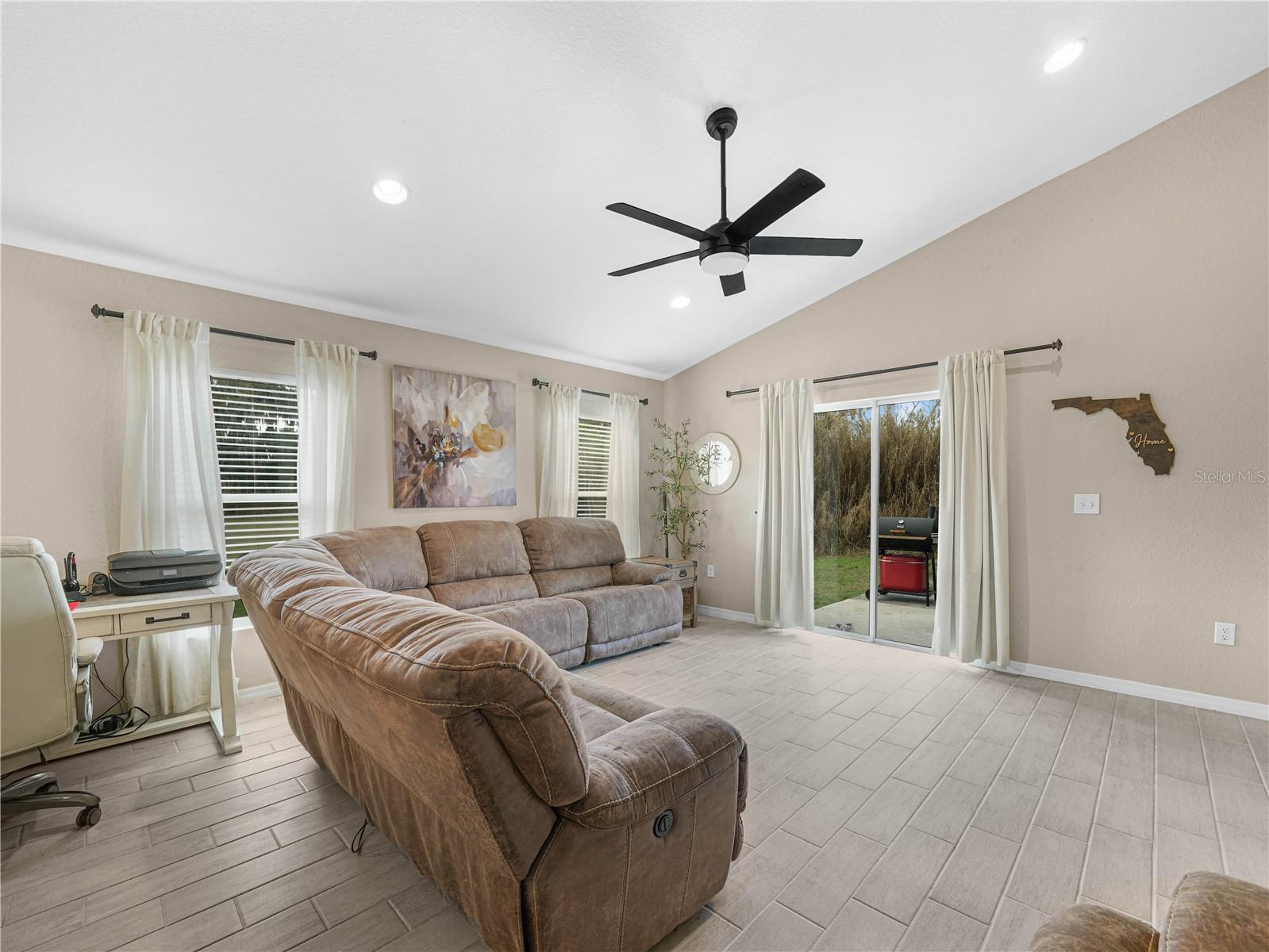 Image 17 of 42 For 266 Lake Avenue