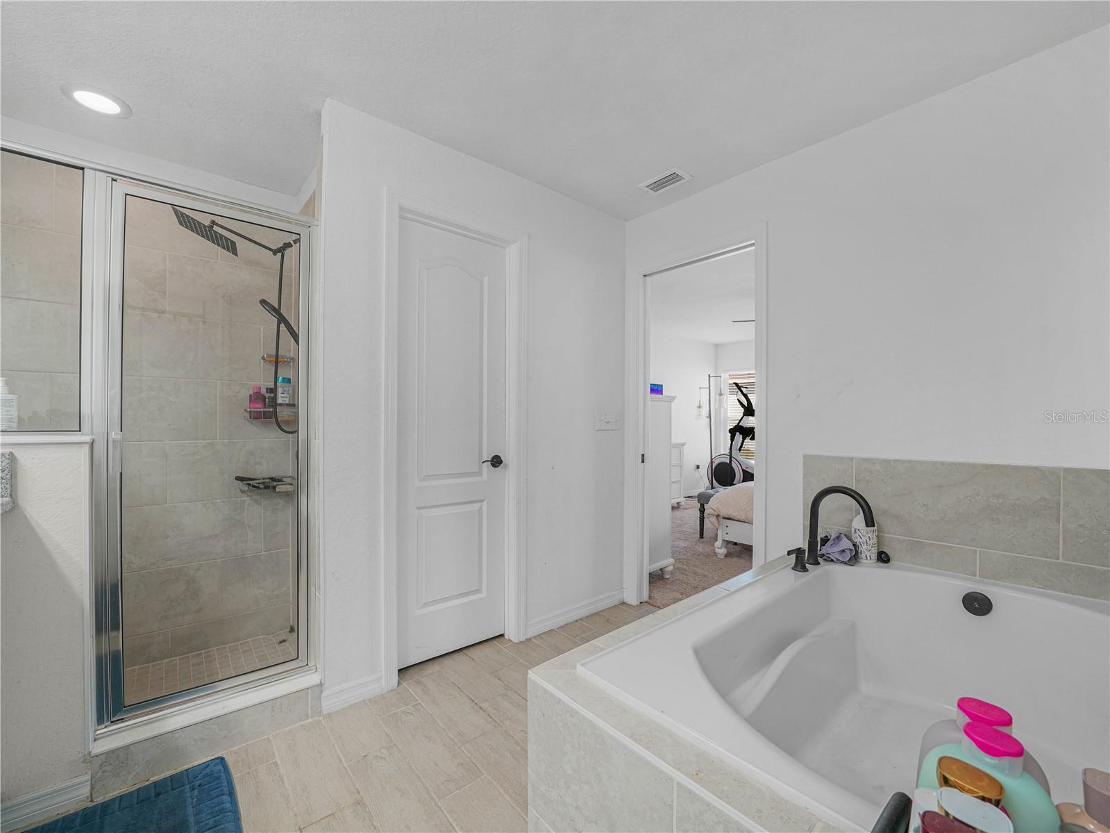 Image 29 of 42 For 266 Lake Avenue