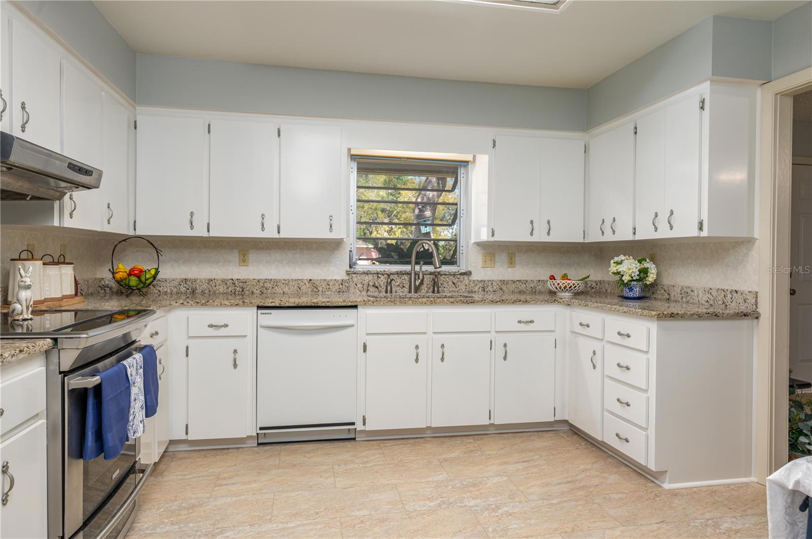 Image 19 of 43 For 41 Spring Lane