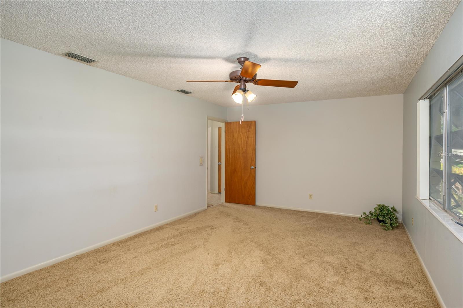 Image 36 of 43 For 41 Spring Lane