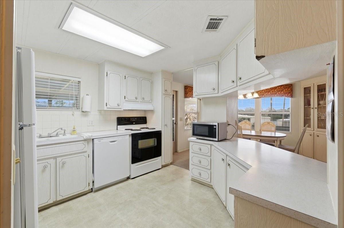 Image 14 of 42 For 41 Woodland Circle