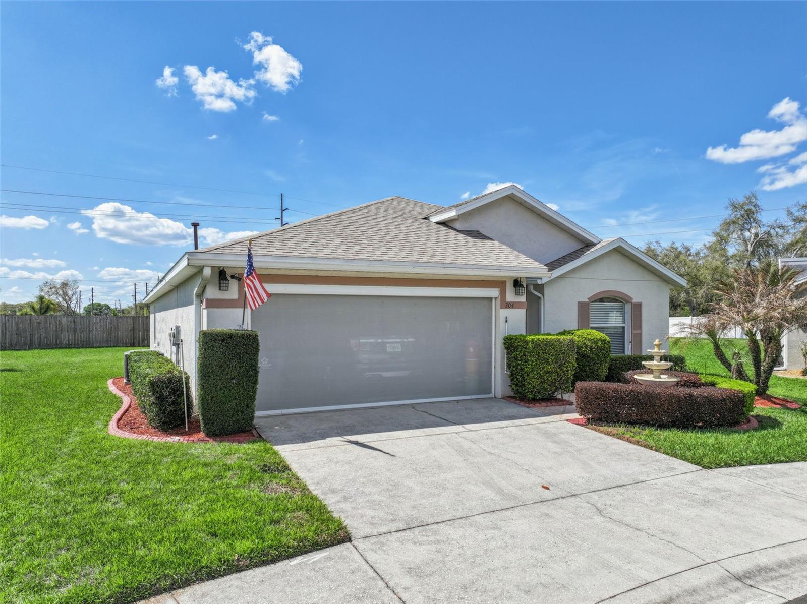 Image 25 of 49 For 304 Lake Suzanne Drive