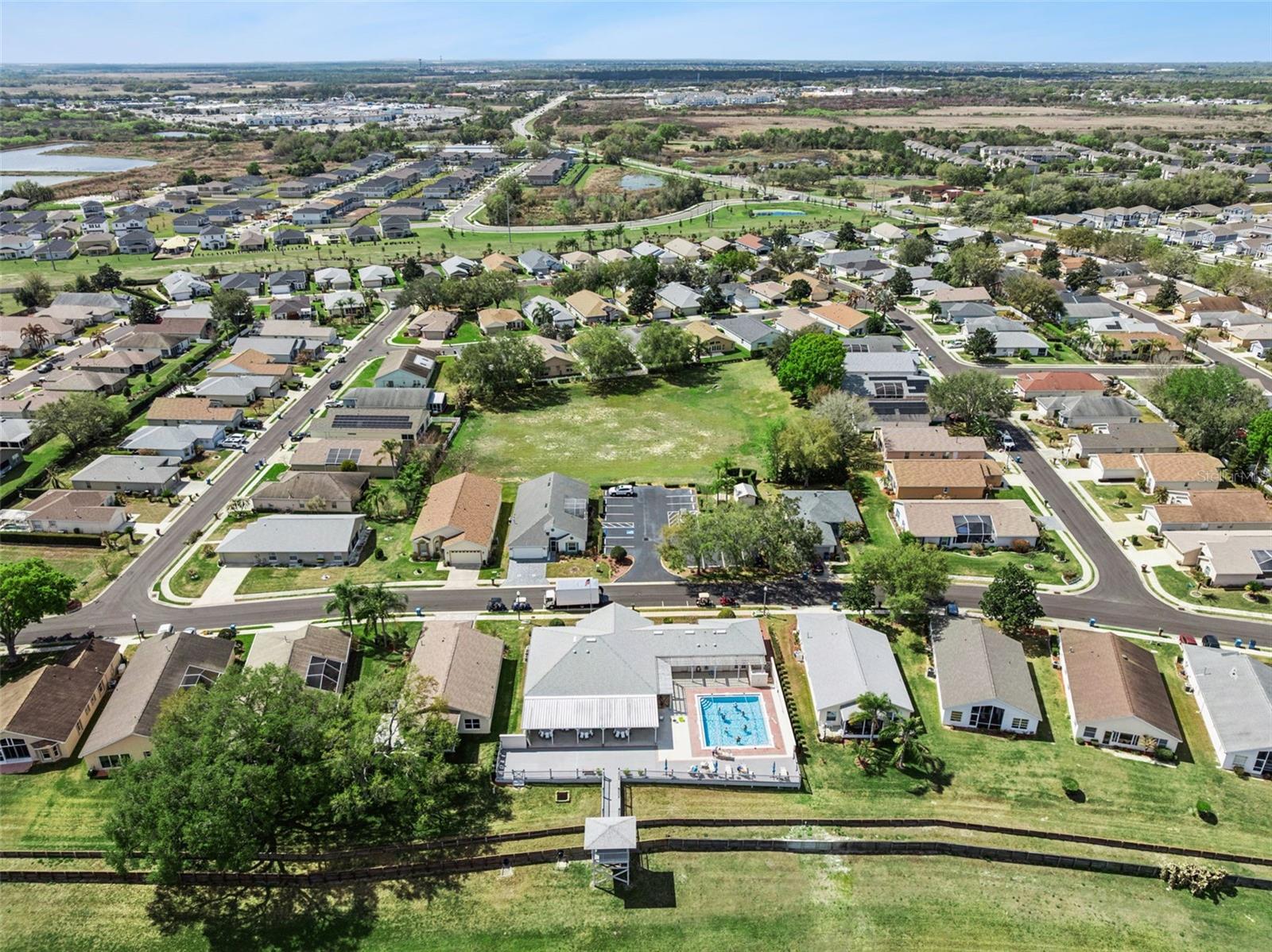 Image 33 of 49 For 304 Lake Suzanne Drive