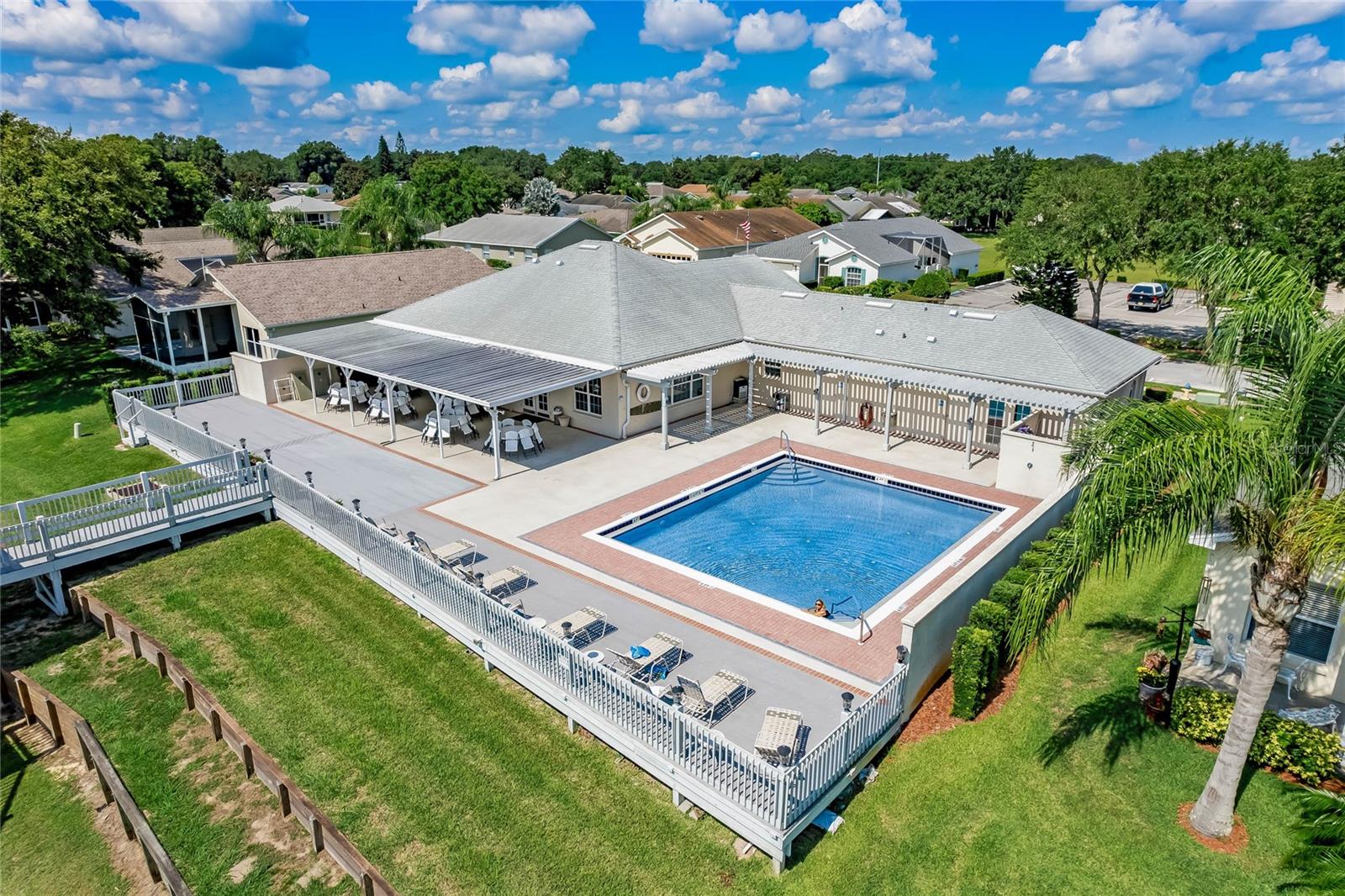 Image 39 of 49 For 304 Lake Suzanne Drive