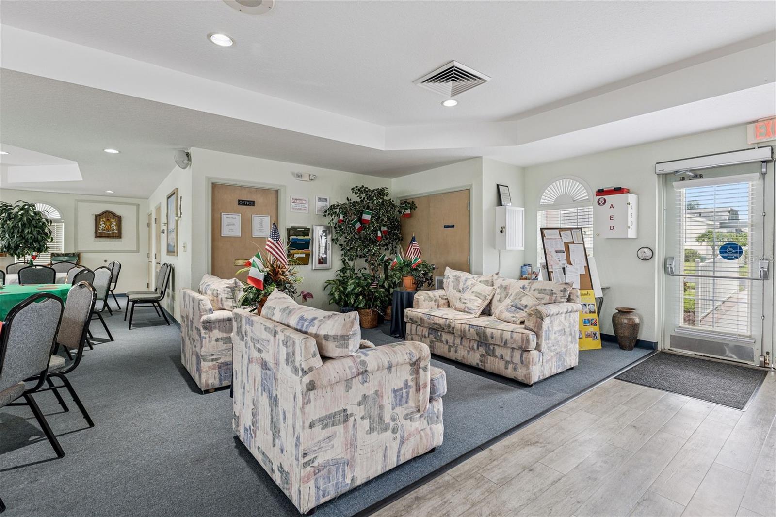 Image 41 of 49 For 304 Lake Suzanne Drive