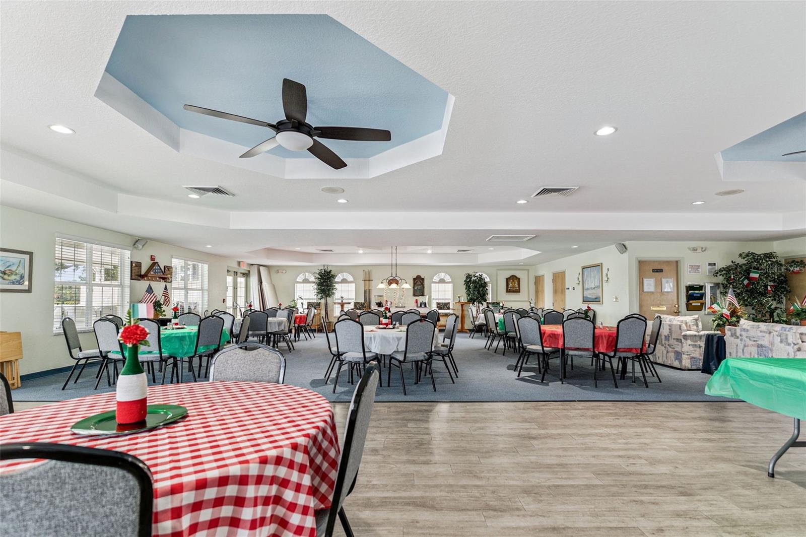 Image 43 of 49 For 304 Lake Suzanne Drive