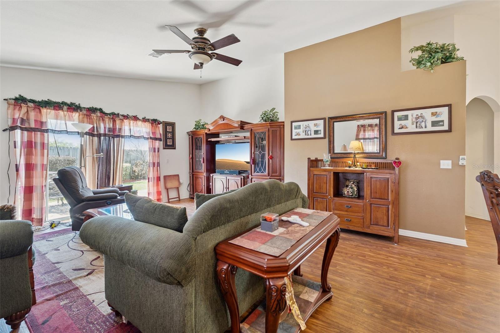 Image 6 of 49 For 304 Lake Suzanne Drive