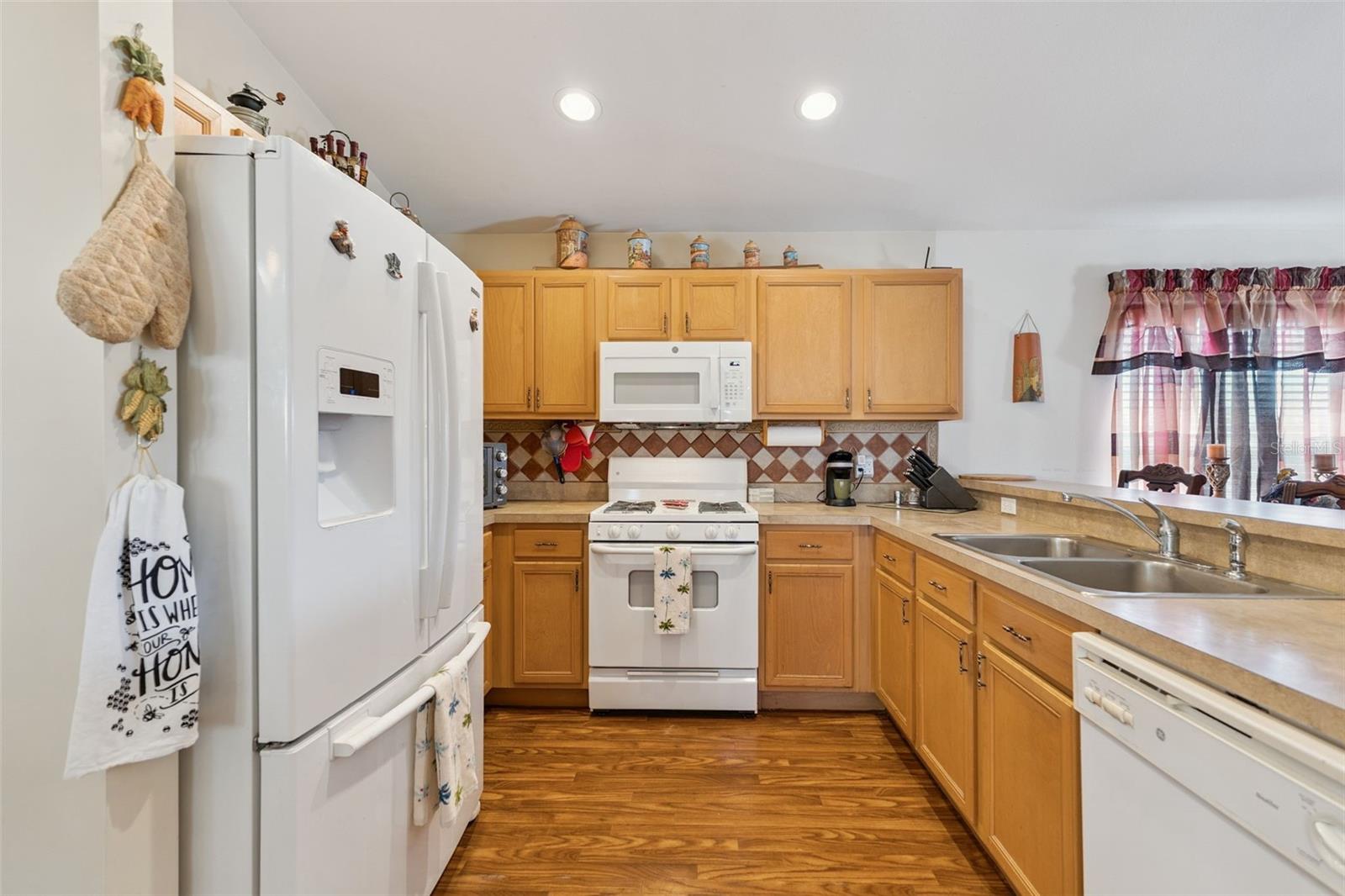 Image 9 of 49 For 304 Lake Suzanne Drive