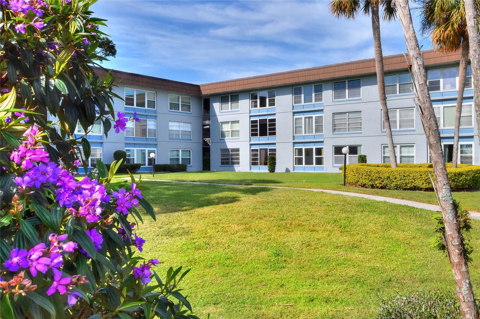 Image 37 of 60 For 333 Lake Howard Drive Nw 113d