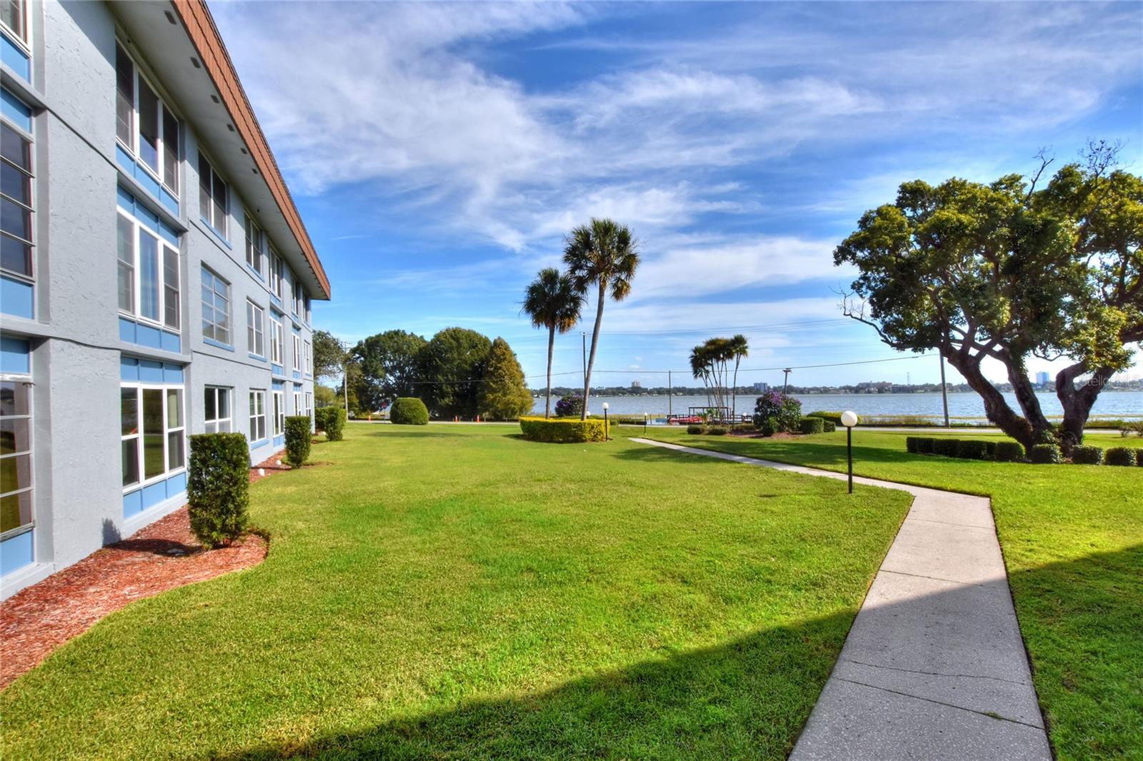 Image 41 of 60 For 333 Lake Howard Drive Nw 113d