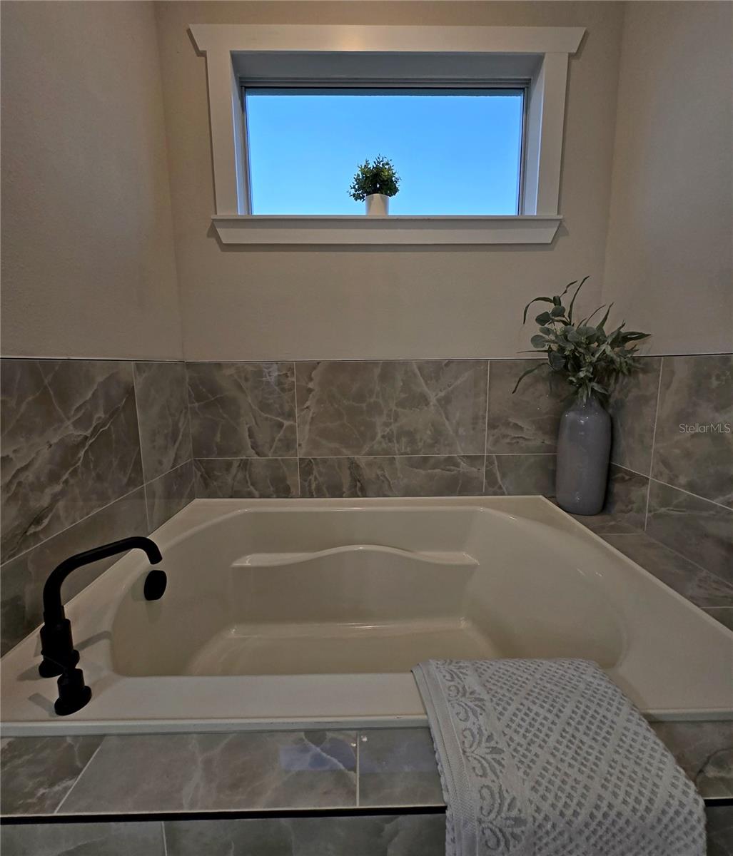 Image 17 of 32 For 6836 Heavitree Drive