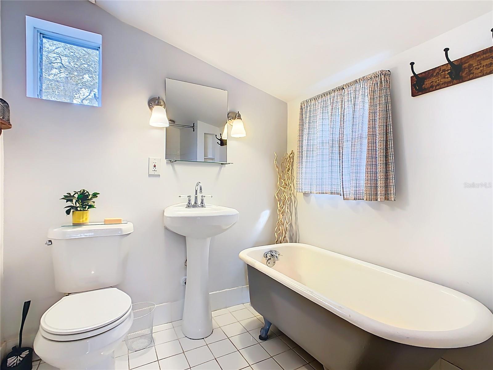 Image 27 of 50 For 1124 Saint Anne Shrine Road