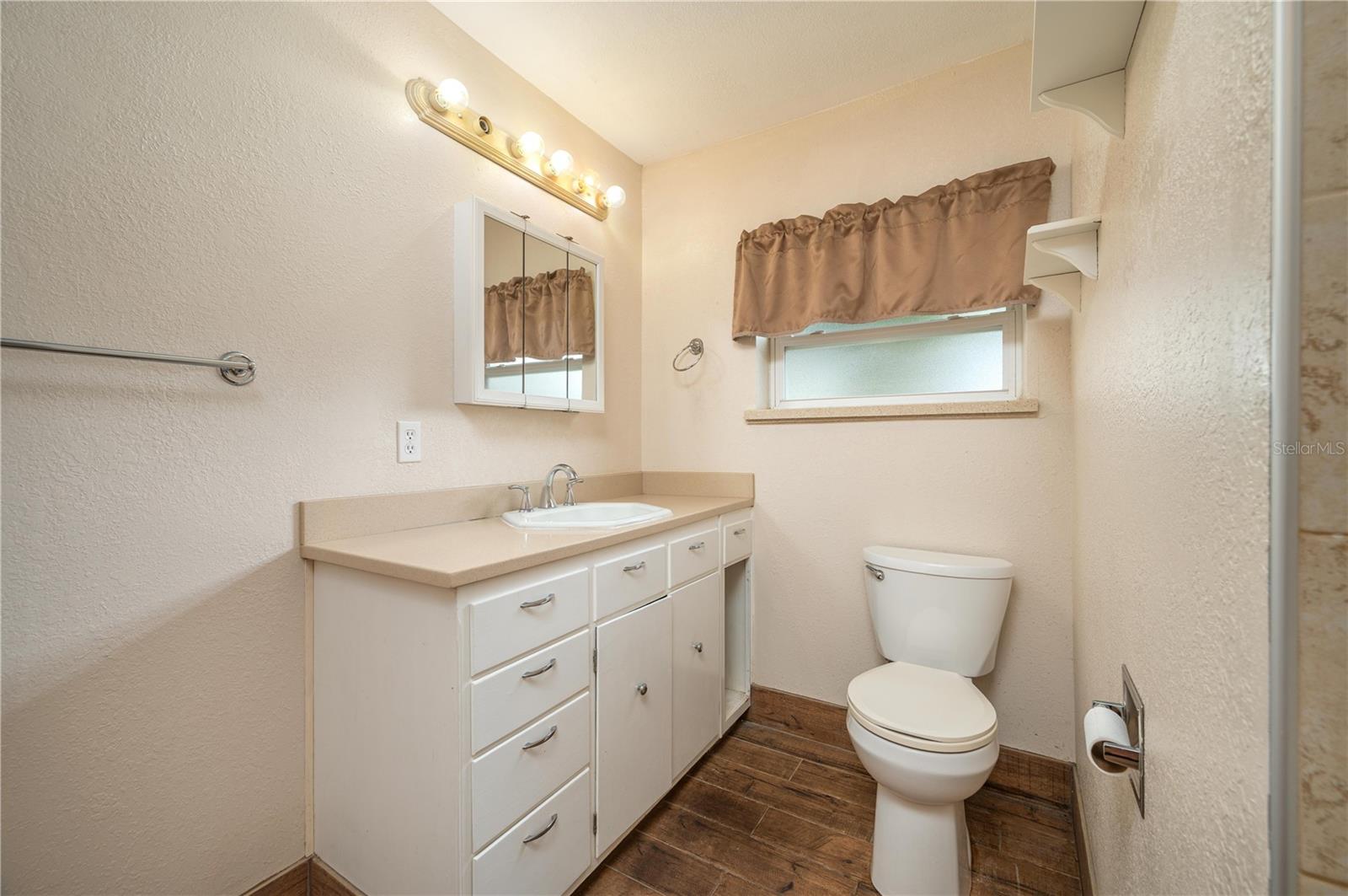 Image 19 of 36 For 200 Britton Street