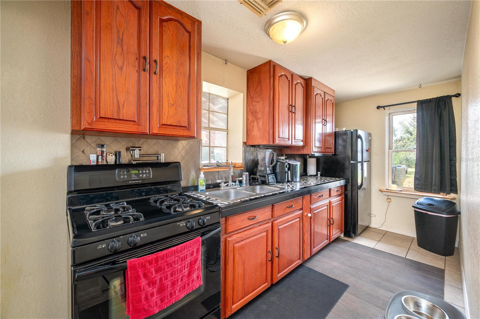 Image 27 of 36 For 200 Britton Street