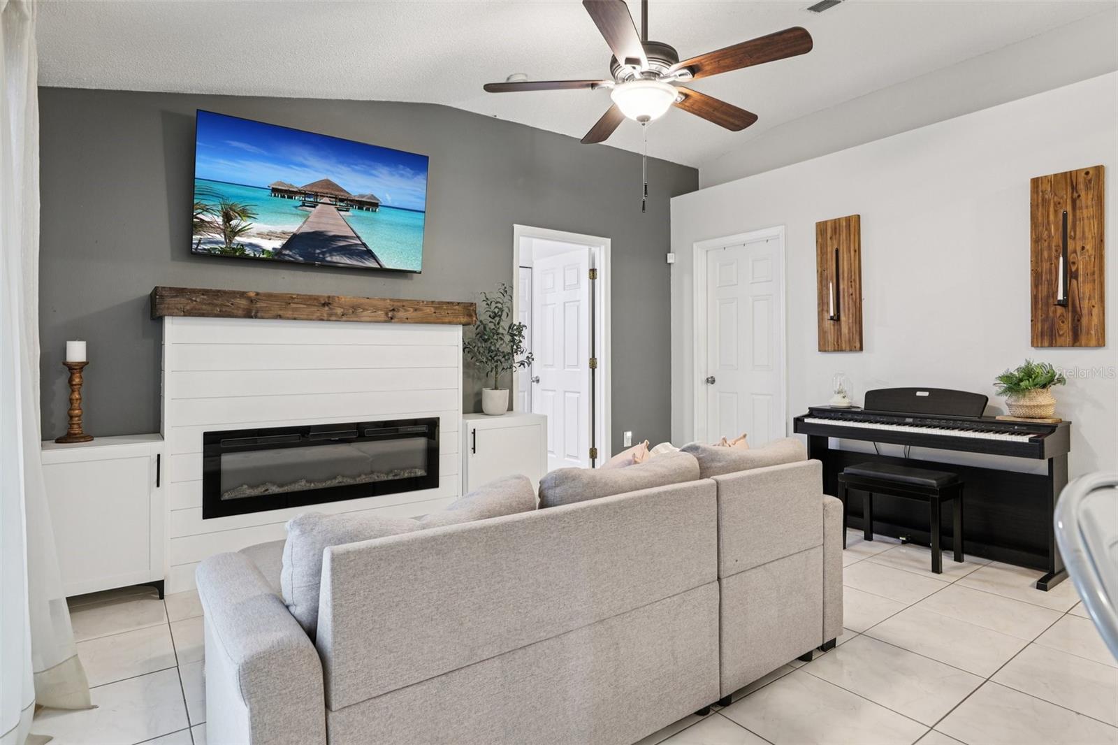 Image 12 of 53 For 857 Marquis Court