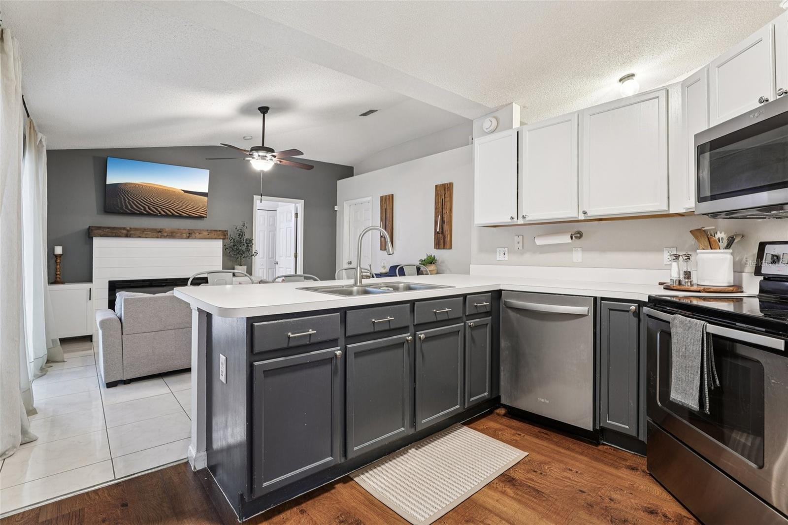 Image 9 of 53 For 857 Marquis Court