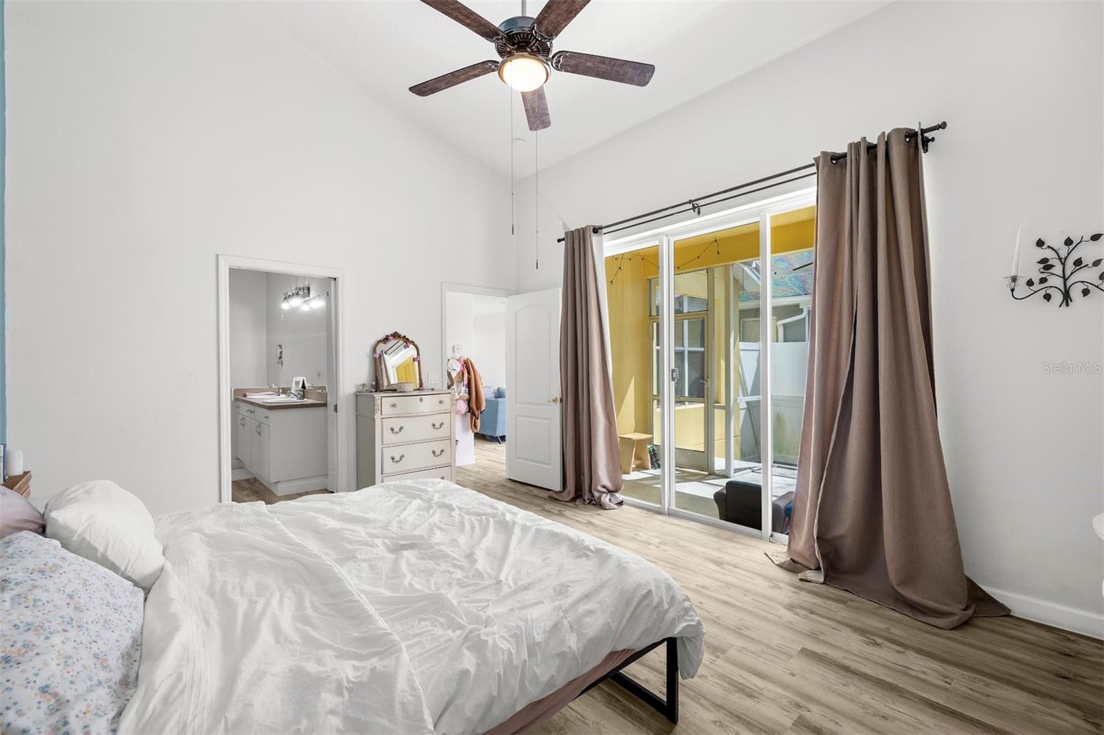 Image 13 of 40 For 3141 Town Avenue