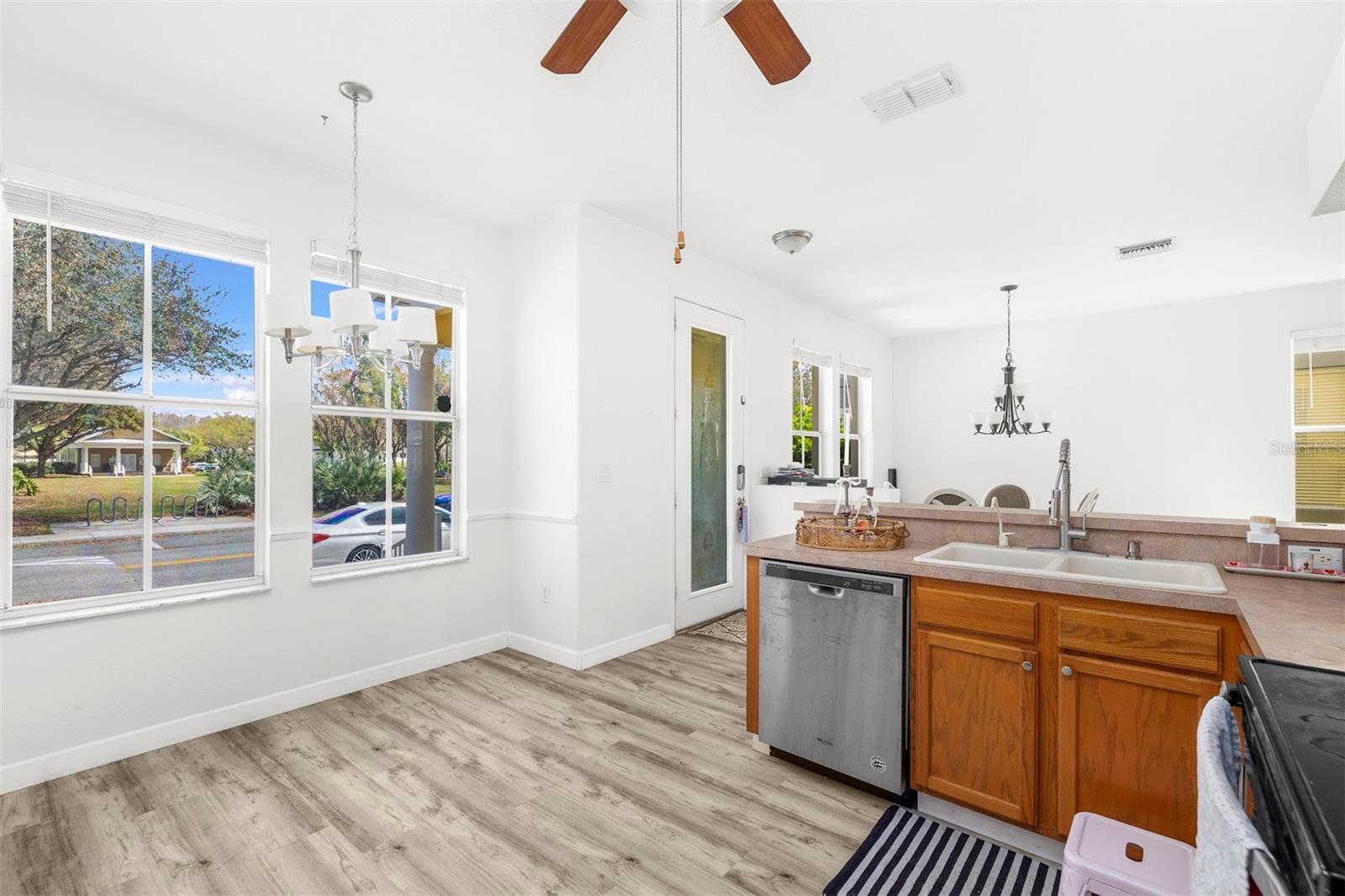 Image 4 of 40 For 3141 Town Avenue