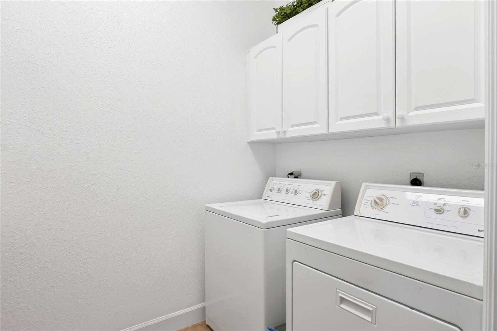 Image 23 of 75 For 2968 Plantation Road