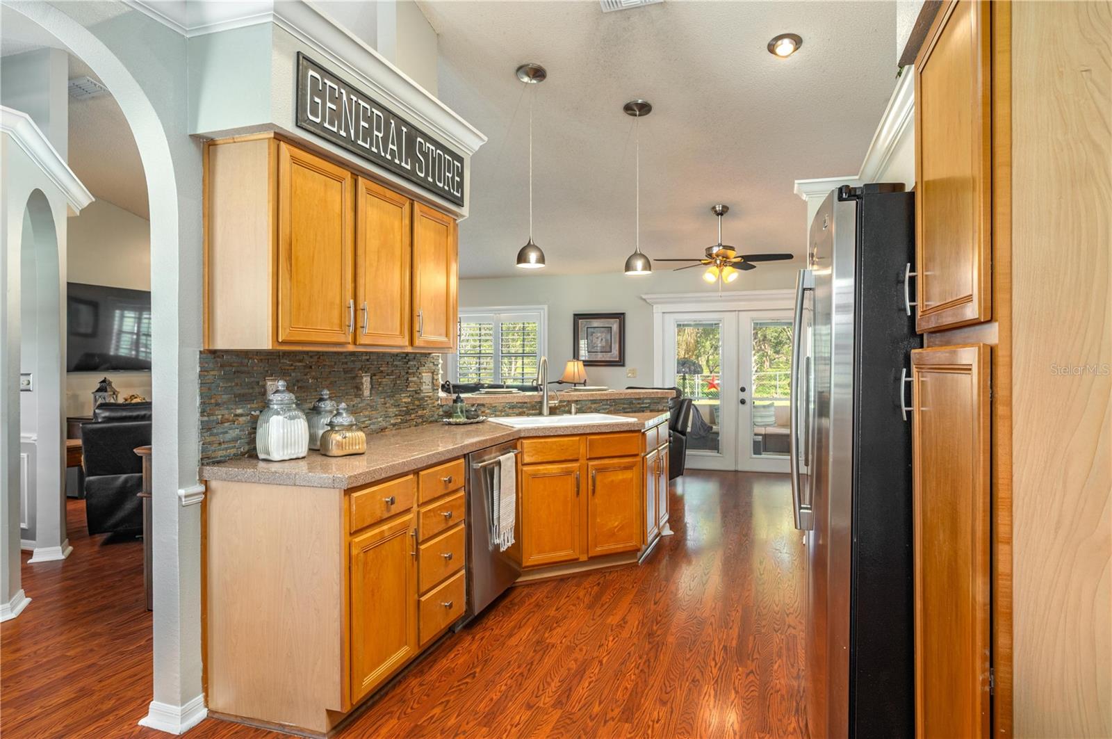 Image 14 of 50 For 334 Palmview Circle N