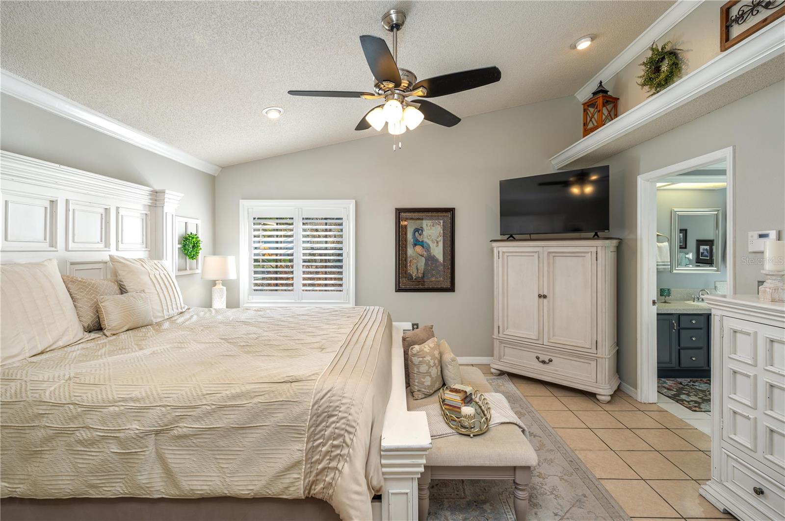 Image 19 of 50 For 334 Palmview Circle N