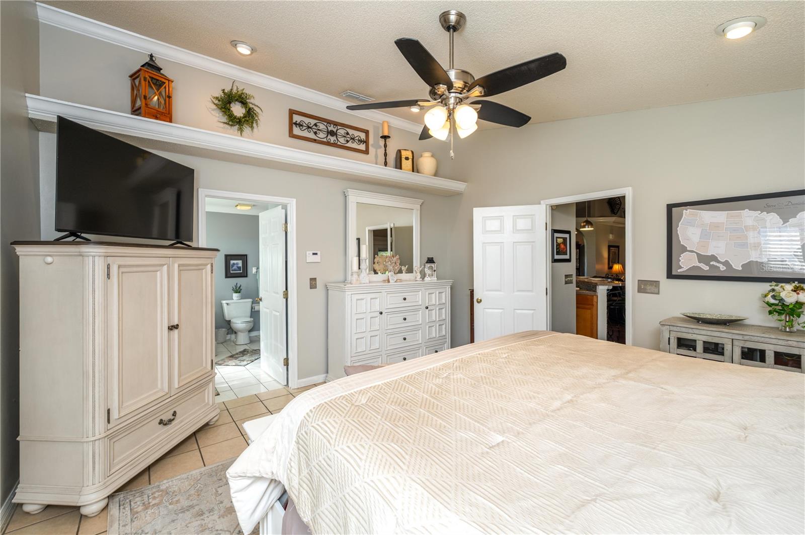 Image 22 of 50 For 334 Palmview Circle N