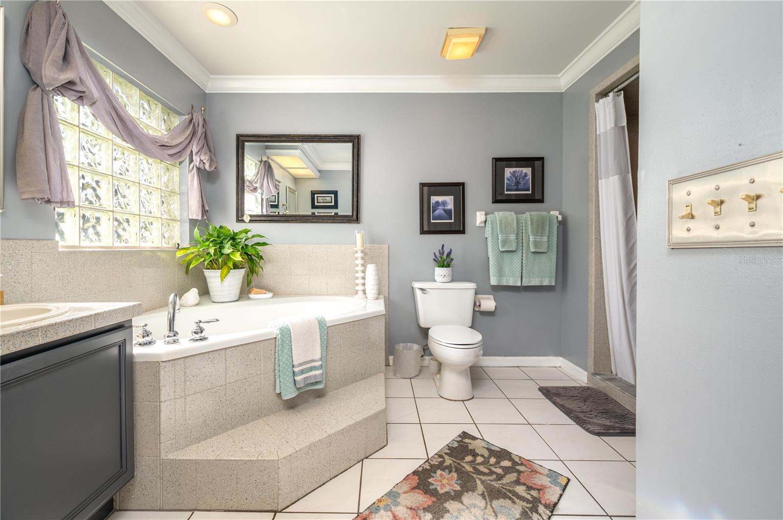 Image 23 of 50 For 334 Palmview Circle N