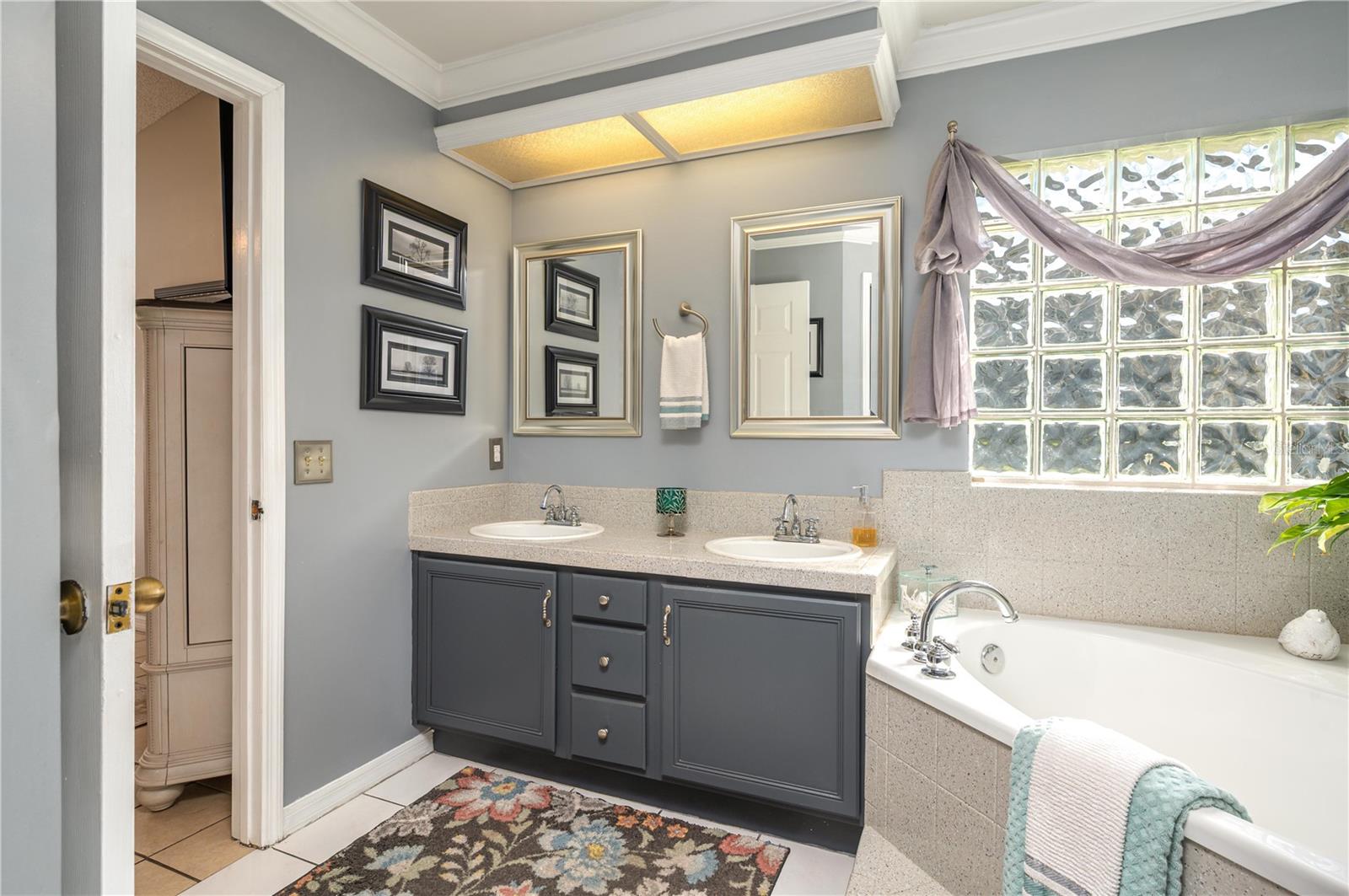 Image 24 of 50 For 334 Palmview Circle N