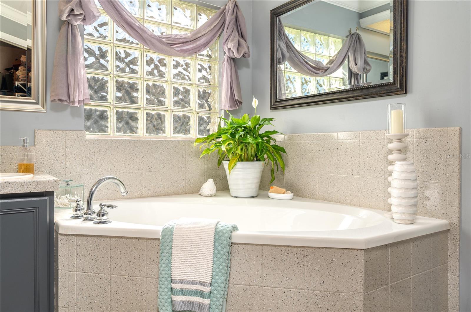 Image 25 of 50 For 334 Palmview Circle N