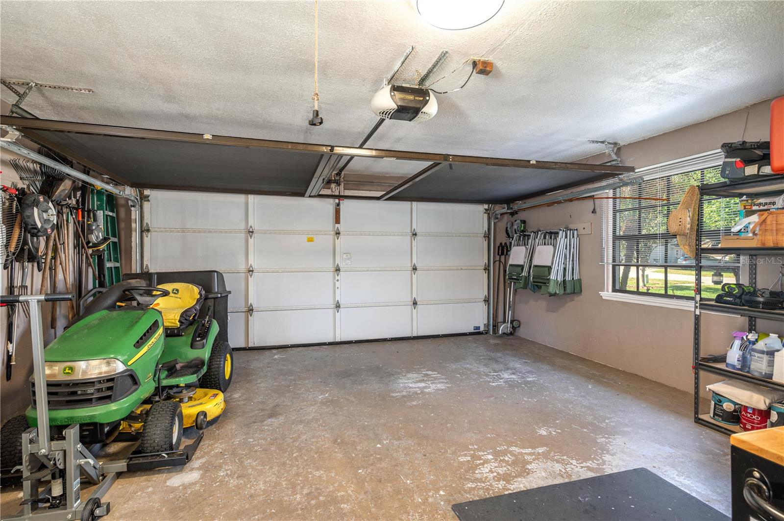 Image 36 of 50 For 334 Palmview Circle N