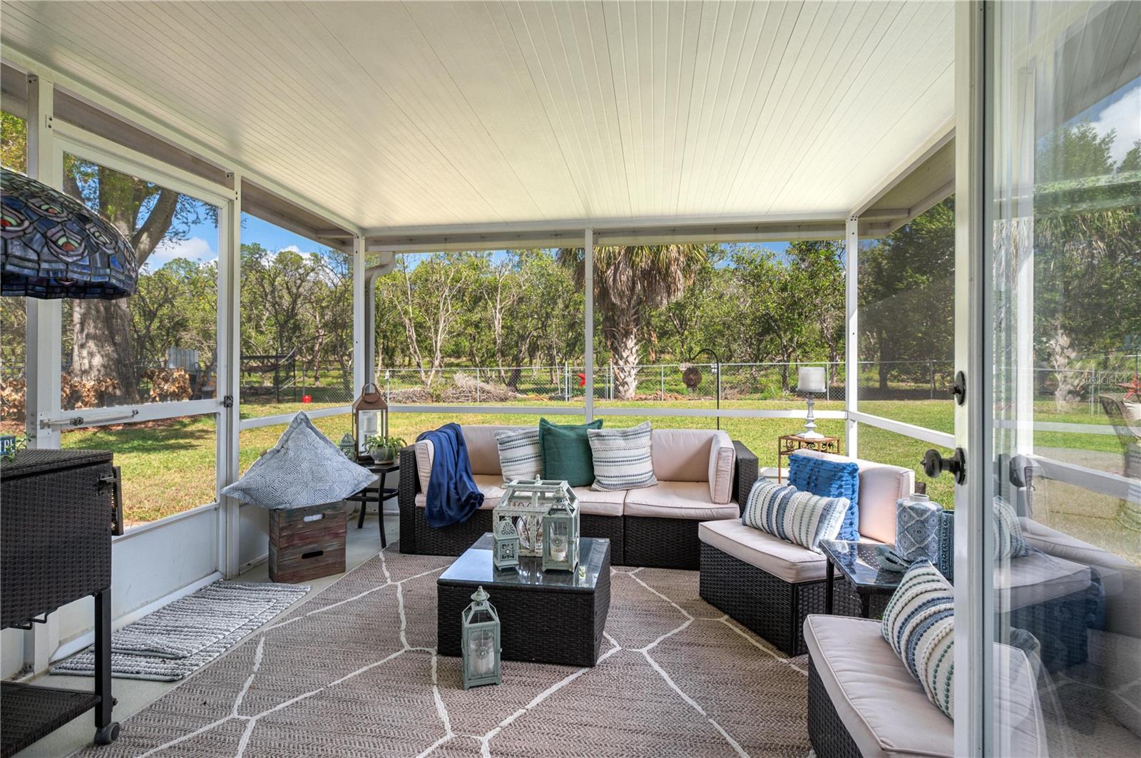 Image 38 of 50 For 334 Palmview Circle N