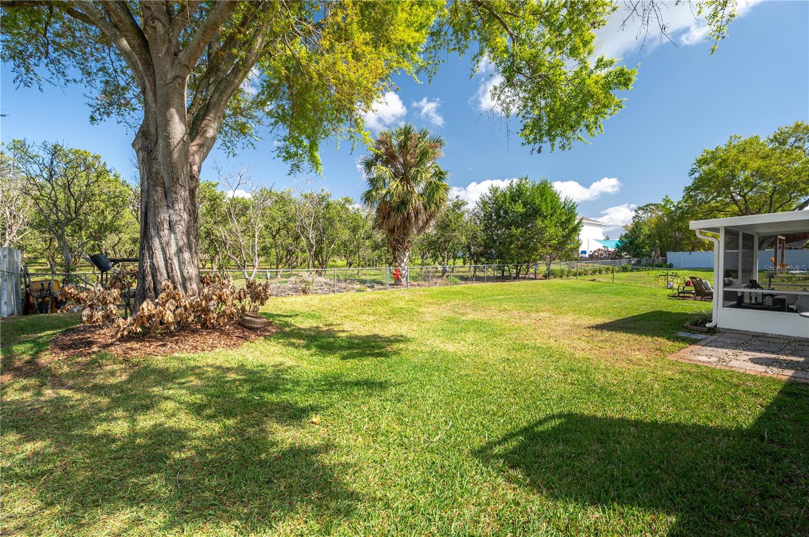 Image 40 of 50 For 334 Palmview Circle N