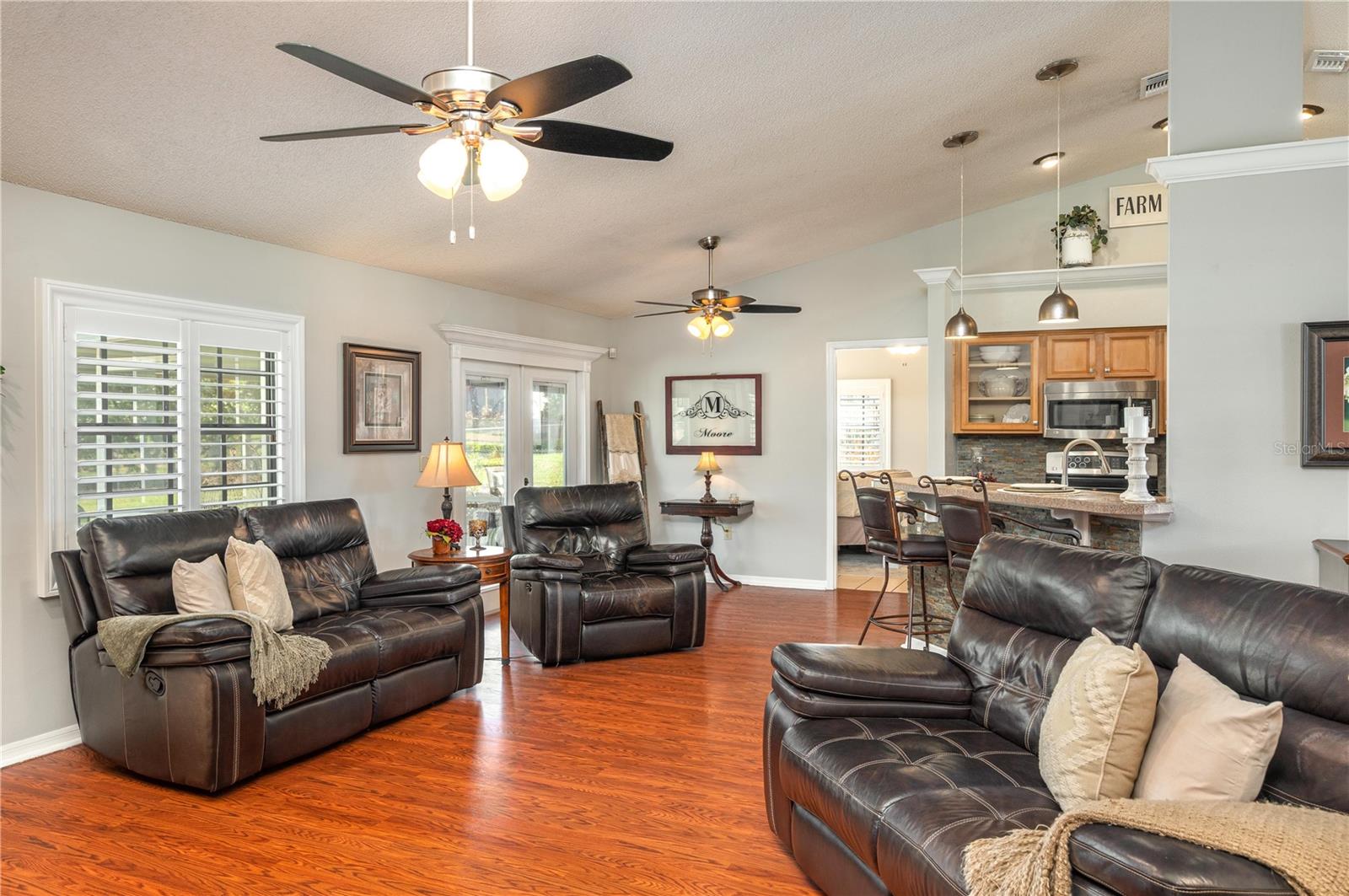 Image 9 of 50 For 334 Palmview Circle N