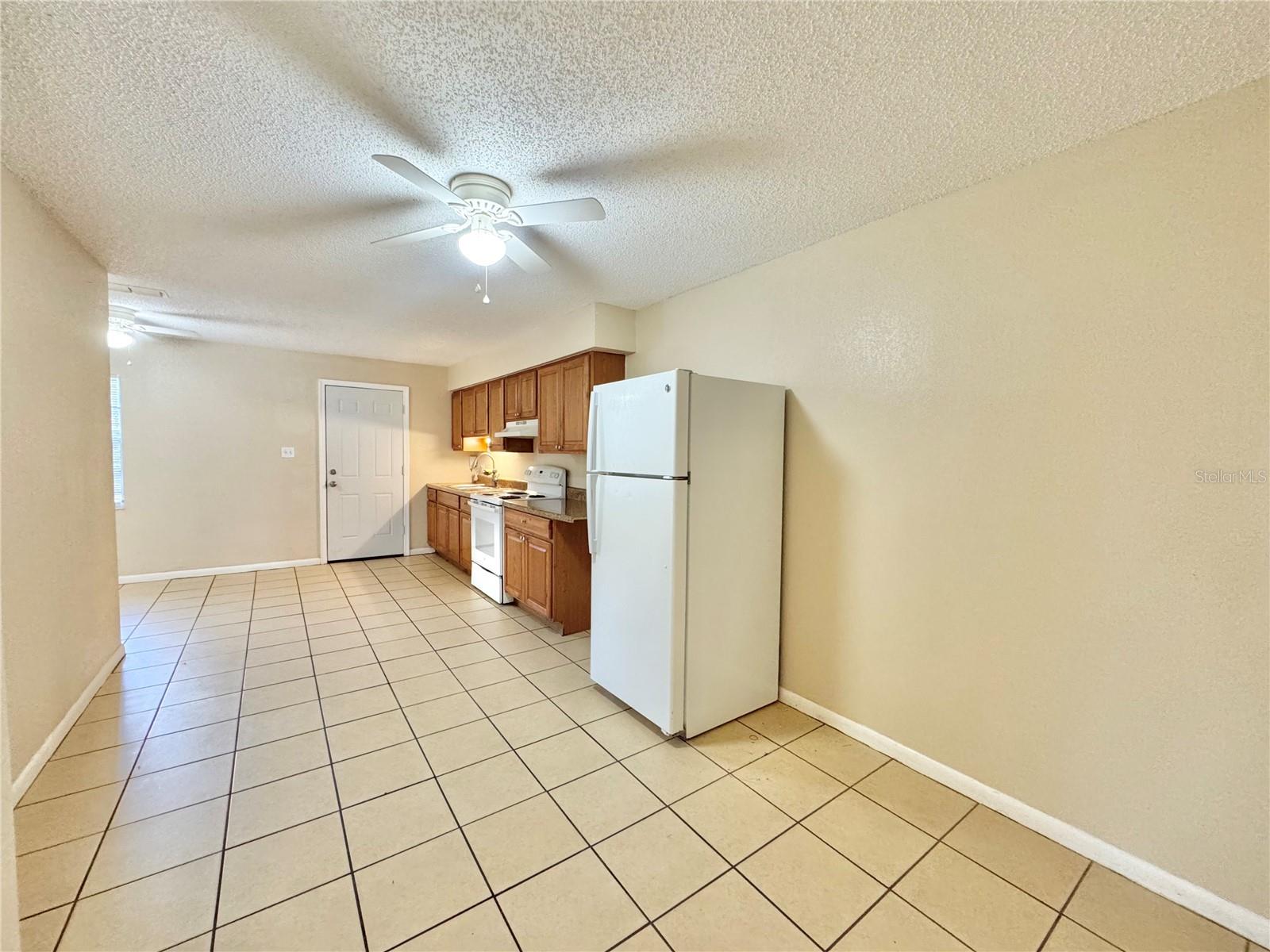 Image 4 of 21 For 2571 Elm Avenue