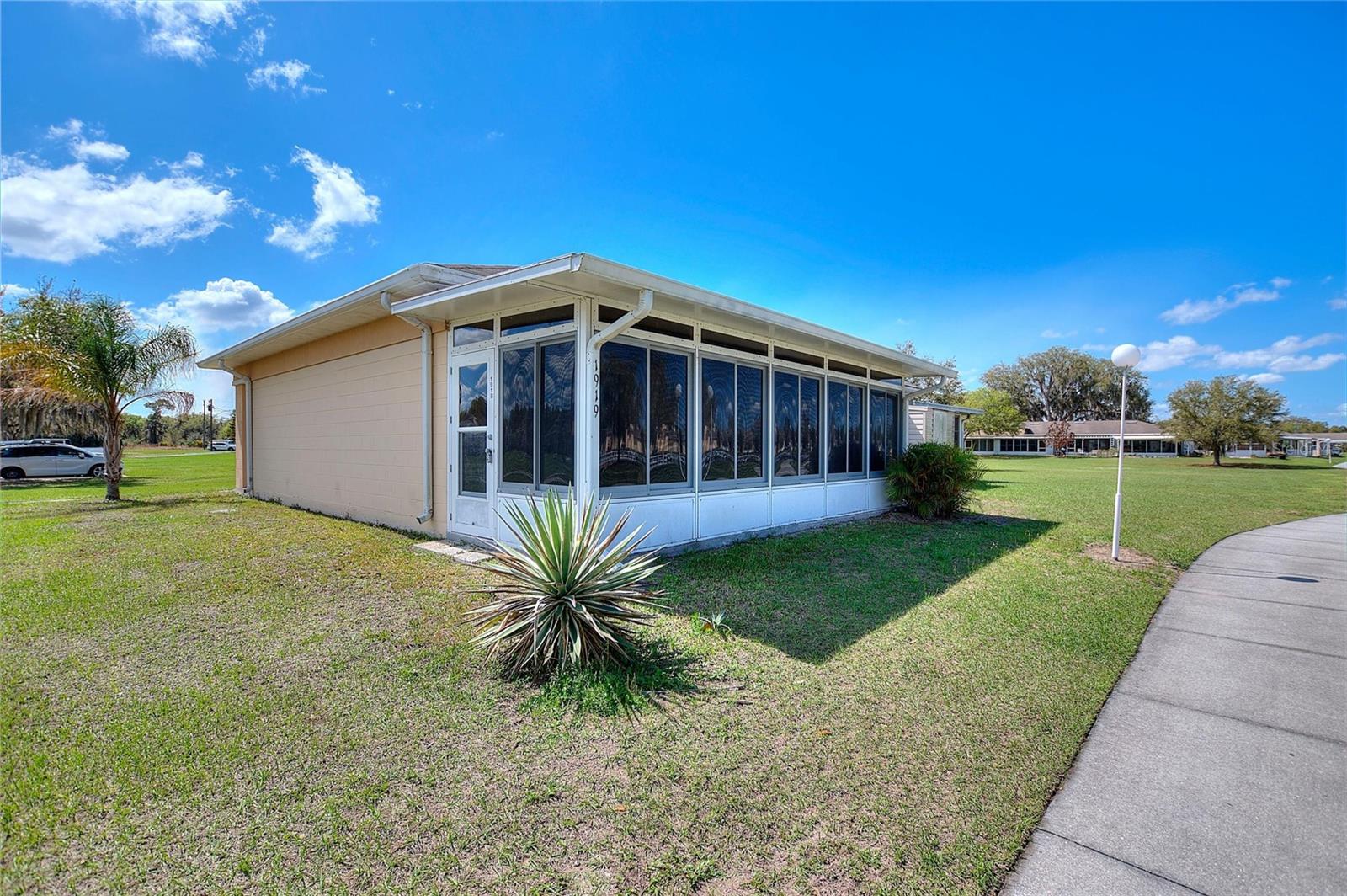 Image 11 of 72 For 1919 Club Circle