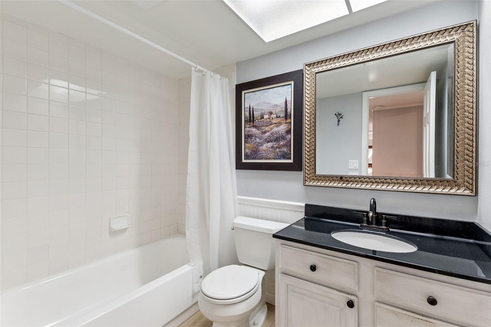 Image 18 of 37 For 210 La Casa  210